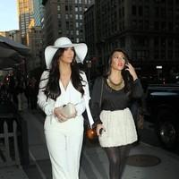 Kim Kardashian and Kourtney Kardashian walking in Manhattan - Photos | Picture 96862